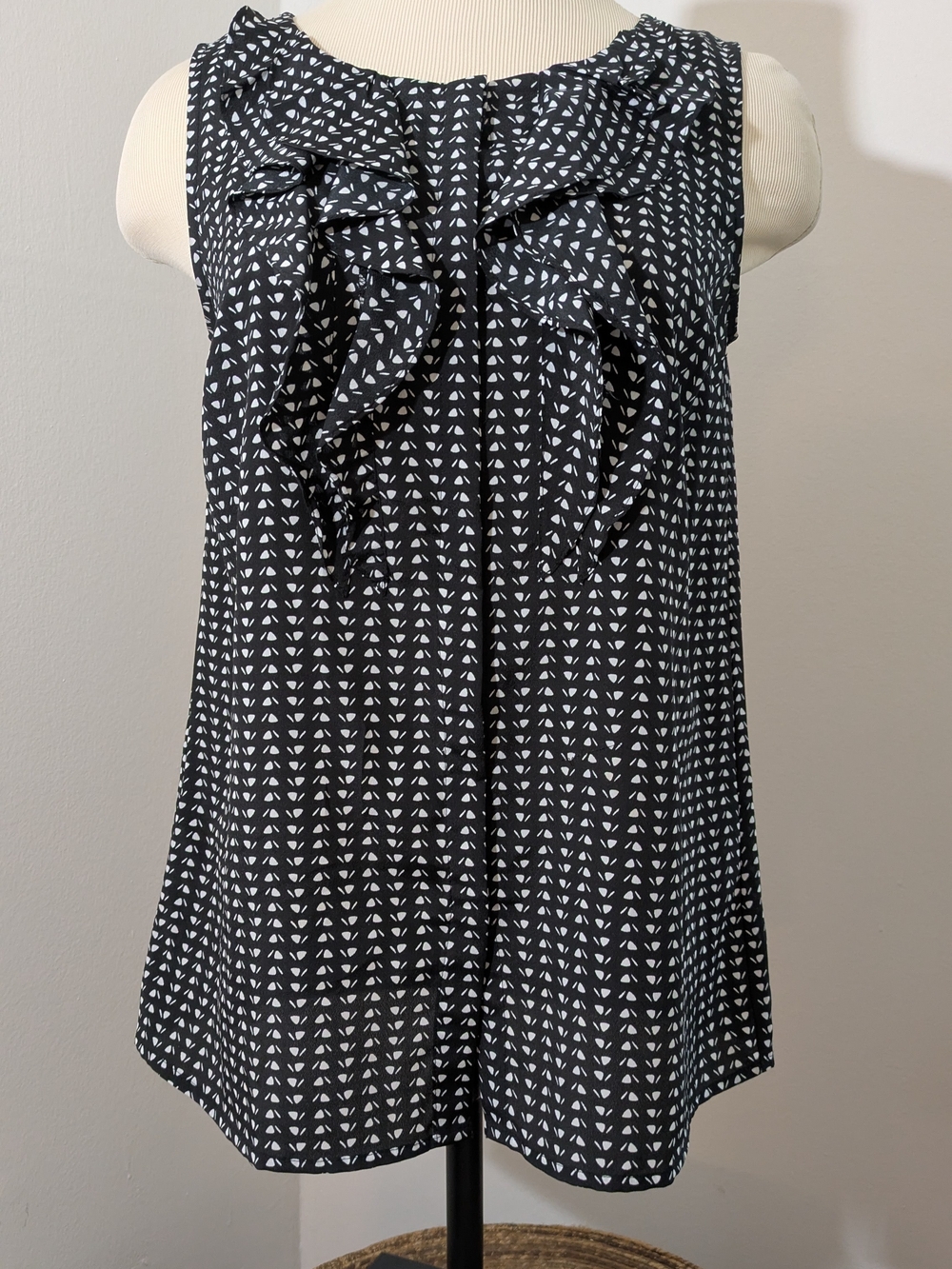 LOFT Black and White Printed Ruffle Neck Sleeveless Blouse